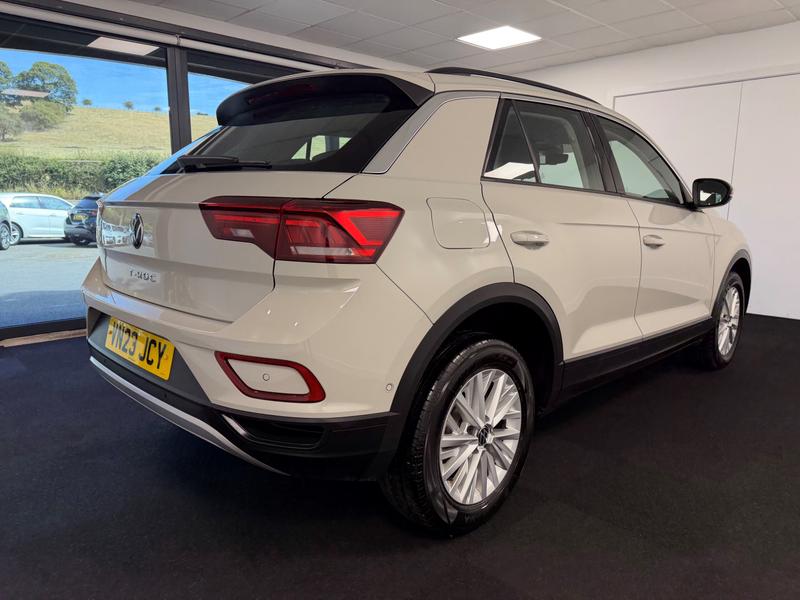 Volkswagen T-Roc Photo 207a99a0-9d17-49d4-b3e1-4796bf8aa22c.jpg