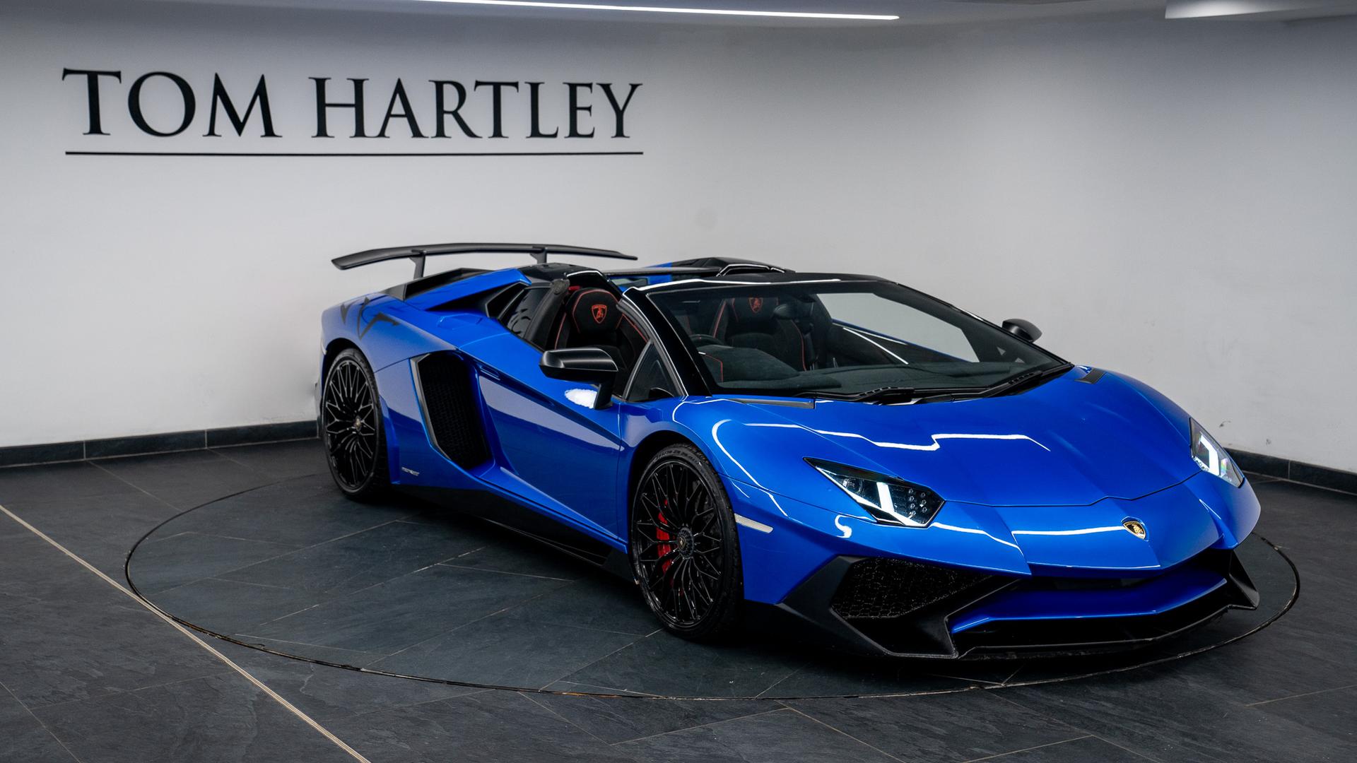 LAMBORGHINI Aventador Photo 208625ba-fb76-4196-a8f7-42d2e3587c10.jpg