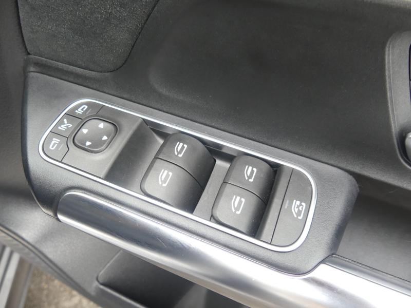 Mercedes-Benz B Class Photo 209e2222-47a8-4325-8e5f-baeb1131c4bd.jpg