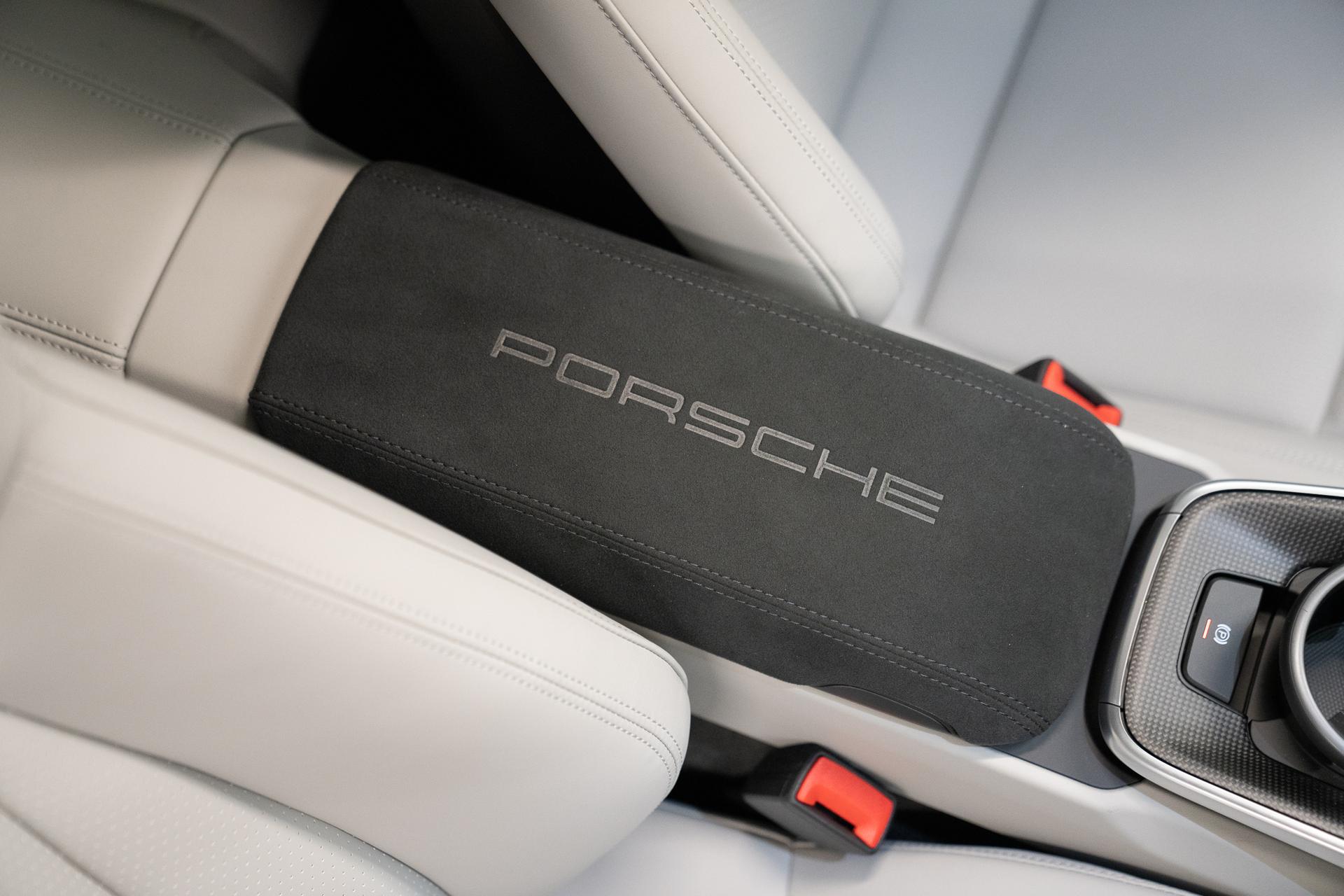 Porsche 911 TURBO S PDK Photo 20aaca81-9440-4fa6-a4c0-acad39005eec.jpg