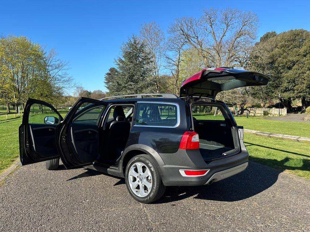 Used Volvo XC70 RE11DBU 30