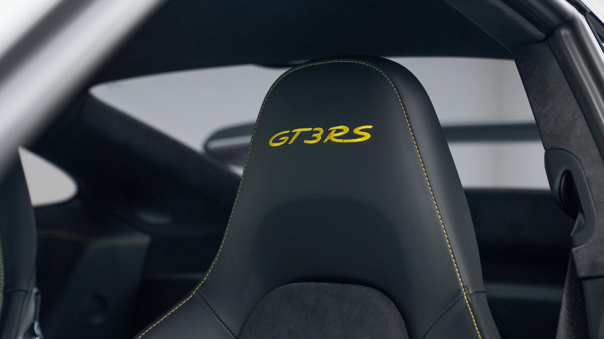 Porsche 911 Photo 20adc93b-d685-4f51-8d1f-c027e2fc8899.jpg