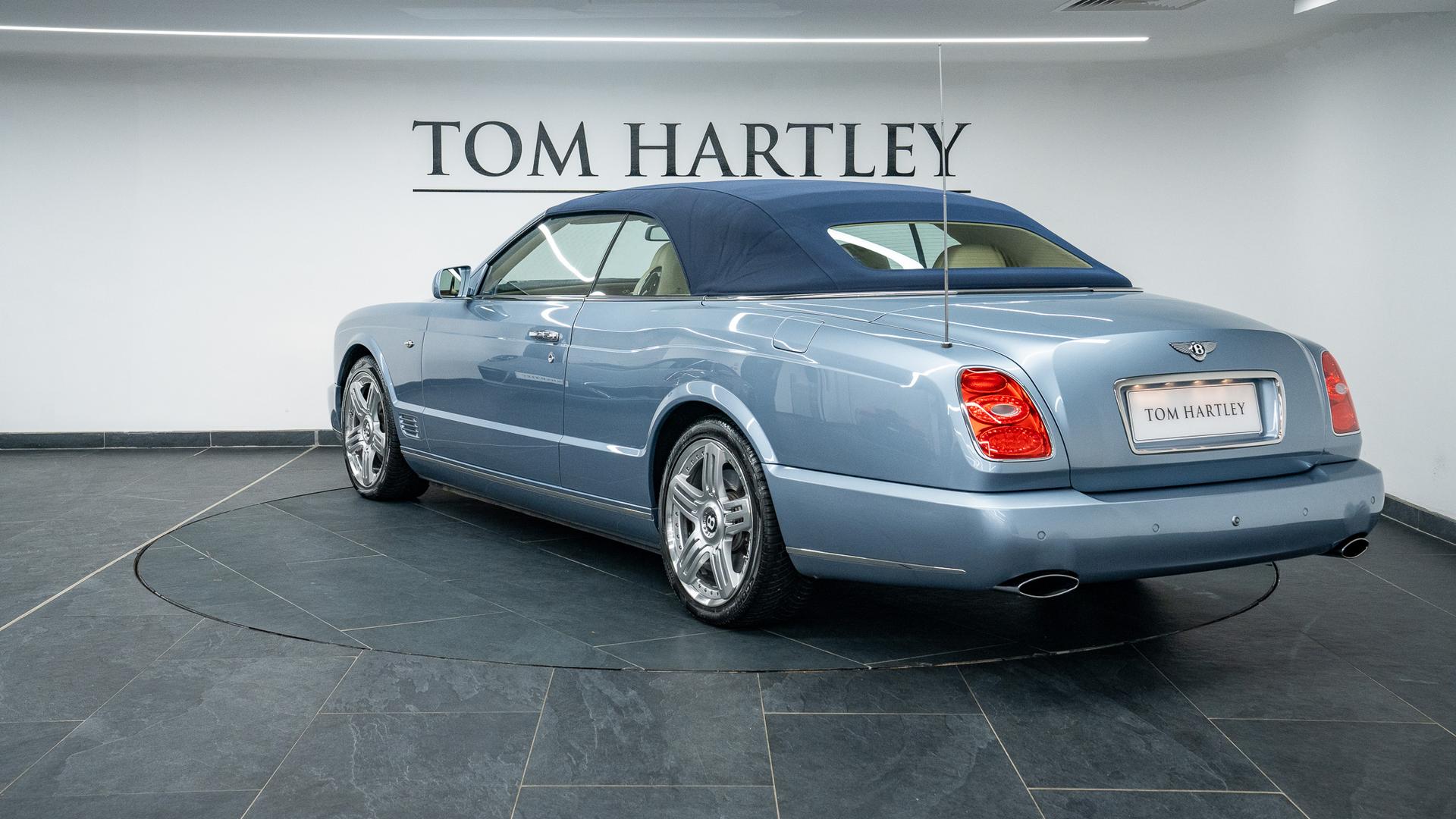 Bentley Azure T Photo 20b7fa01-0dae-4858-a9d0-86d79481b007.jpg