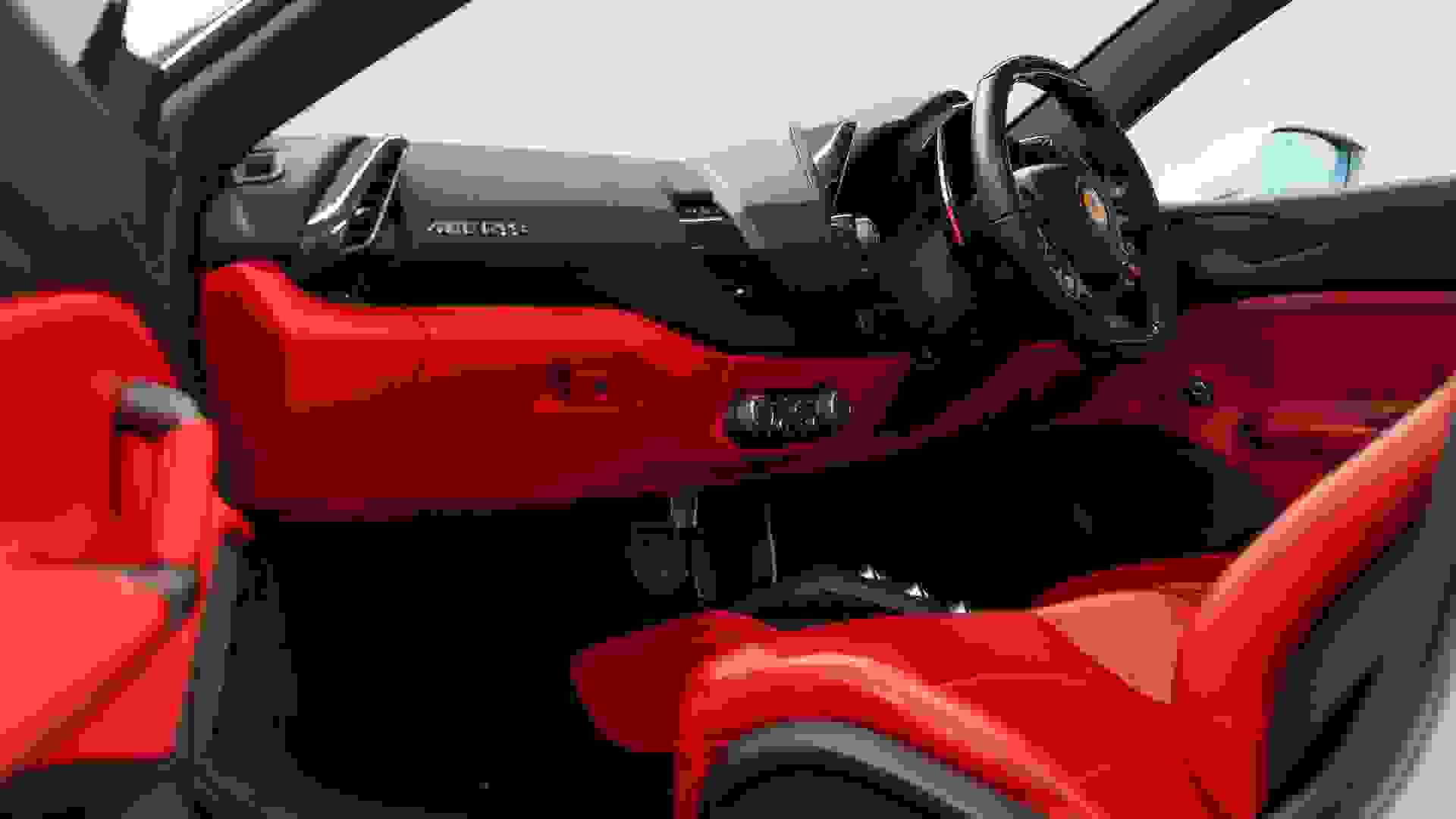 Ferrari 488 Photo 20bee2f0-35a7-4999-9a74-0ab830f95704.jpg