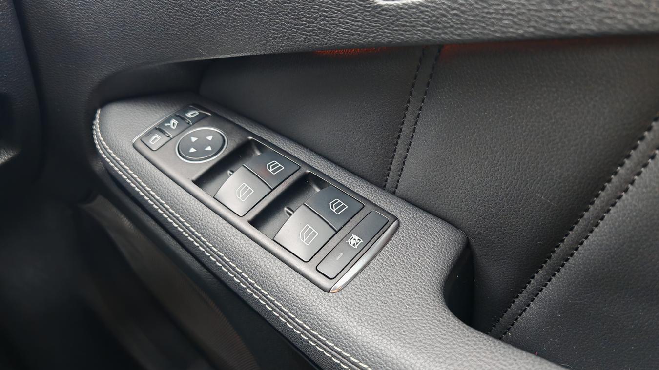Used Mercedes-Benz E Class EO13NOF 33