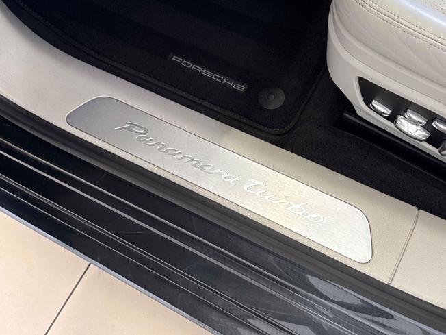 PORSCHE Panamera Photo 30