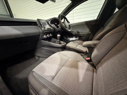 Renault CLIO Photo 21143b04-6333-4bc5-8ff6-70f8f372add1.jpeg