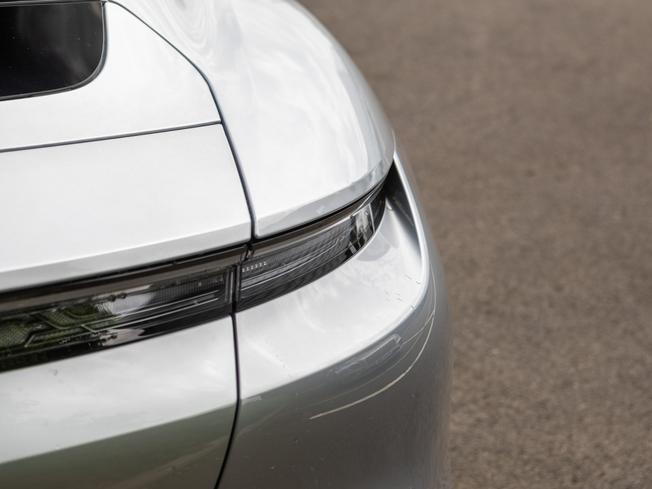 PORSCHE Taycan Photo 36