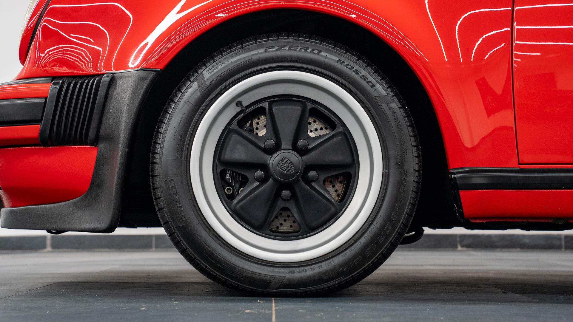Porsche 911 Photo 2123e0fb-f6e9-4cd5-99f0-0e783f6287f8.jpg
