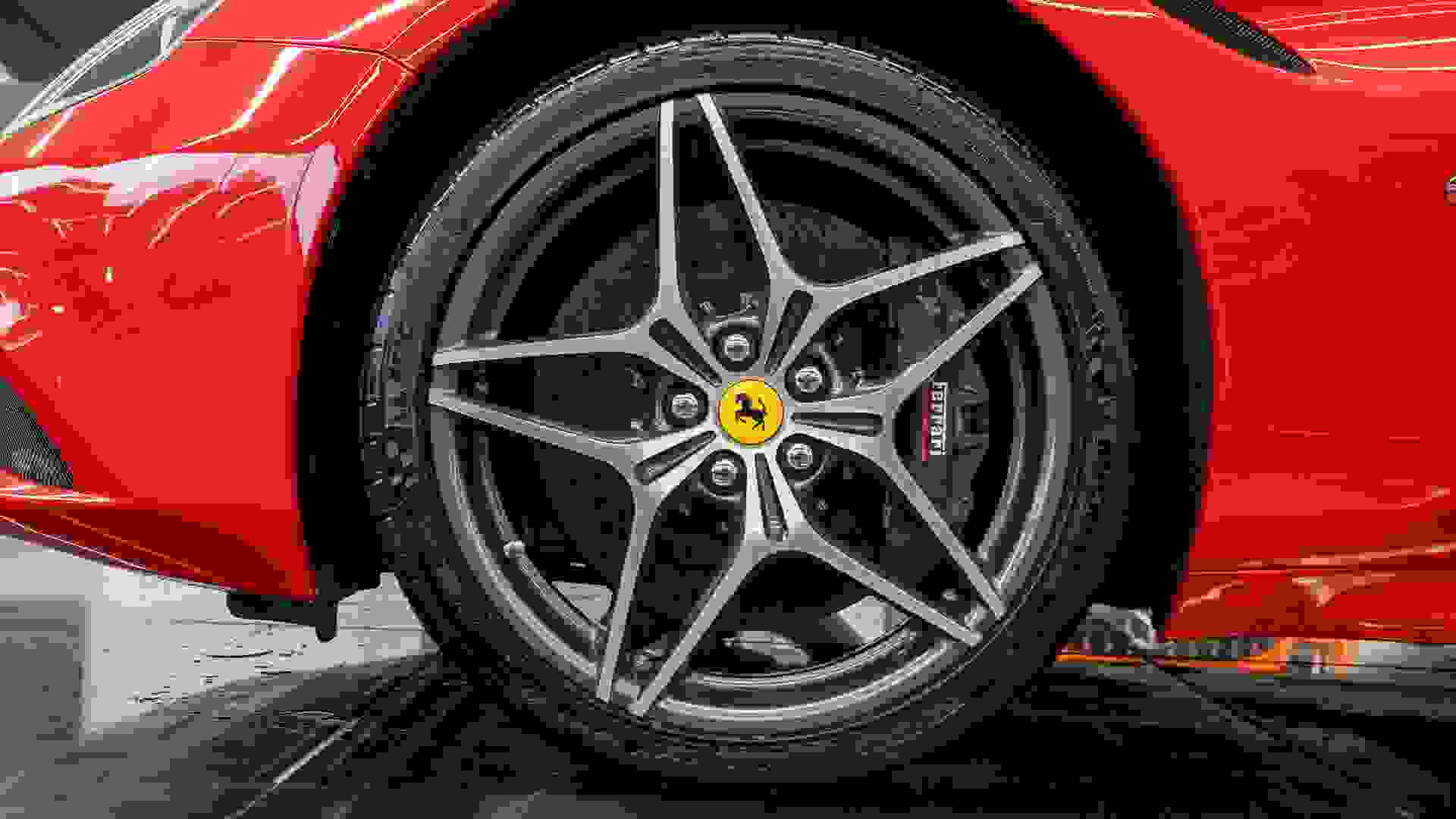 Ferrari California Photo 2136e08c-57b6-48eb-a133-e066bf887032.jpg
