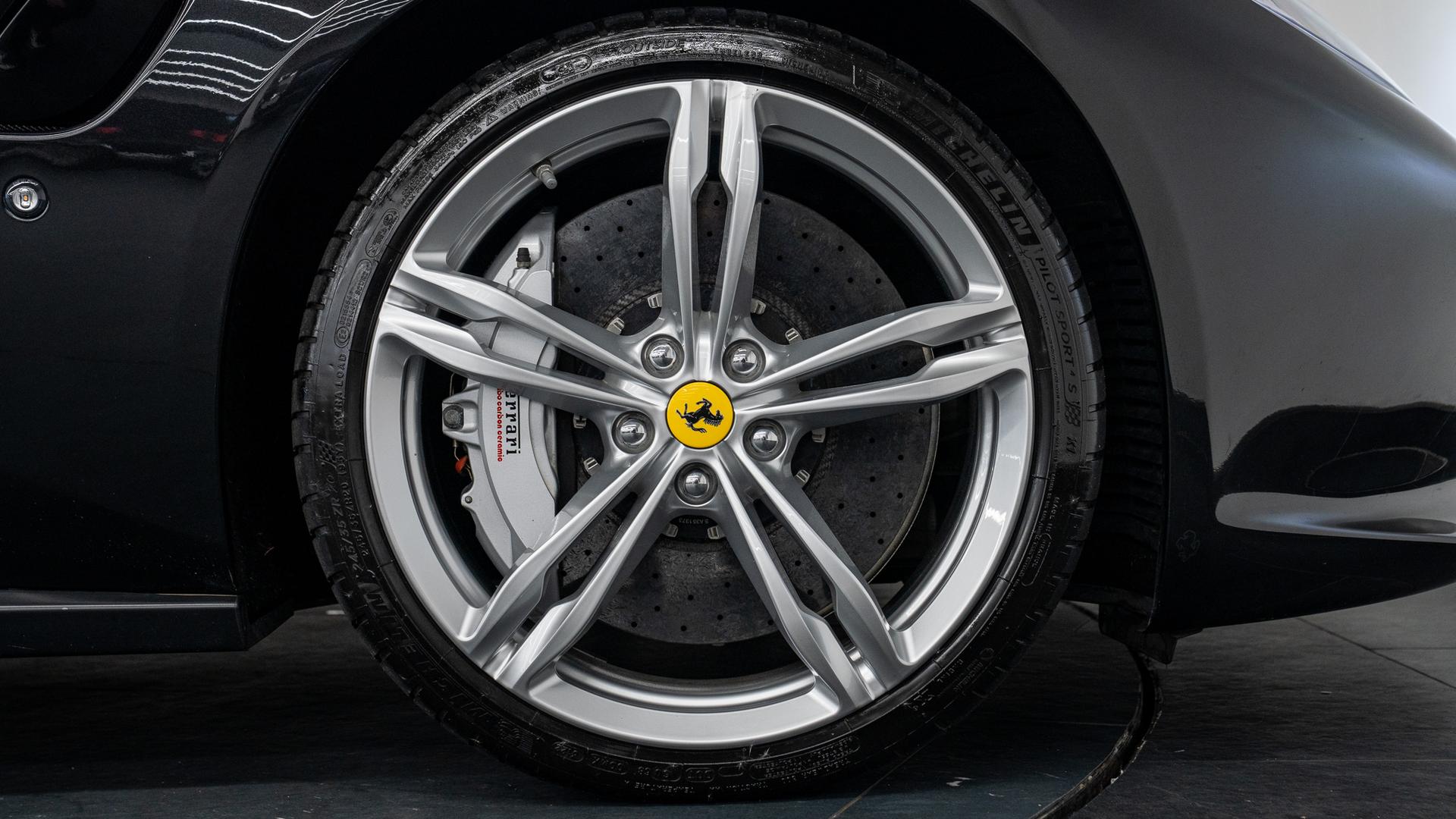 Ferrari GTC4Lusso Photo 213f36c7-58fb-42f5-91ab-07a34dd629a1.jpg