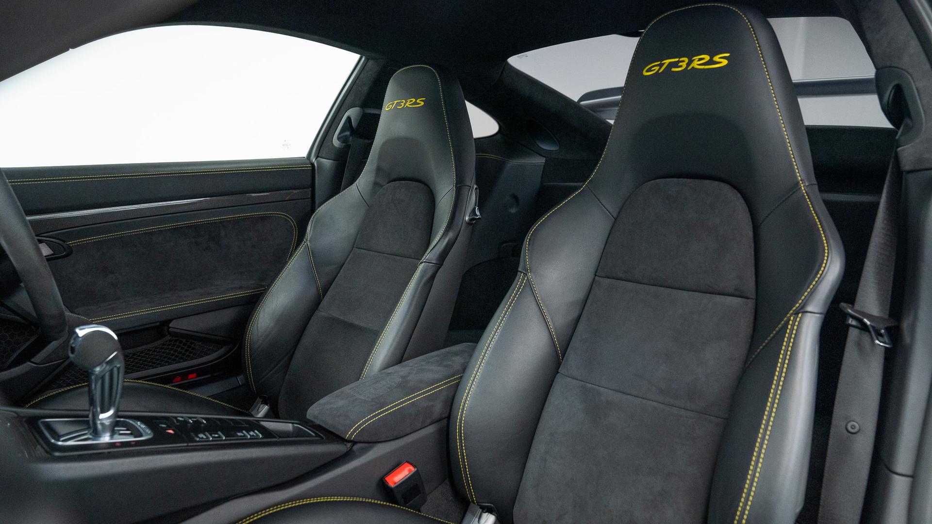 Porsche 911 Photo 214ff94f-9f84-43cb-8a5a-5679c92bf82f.jpg