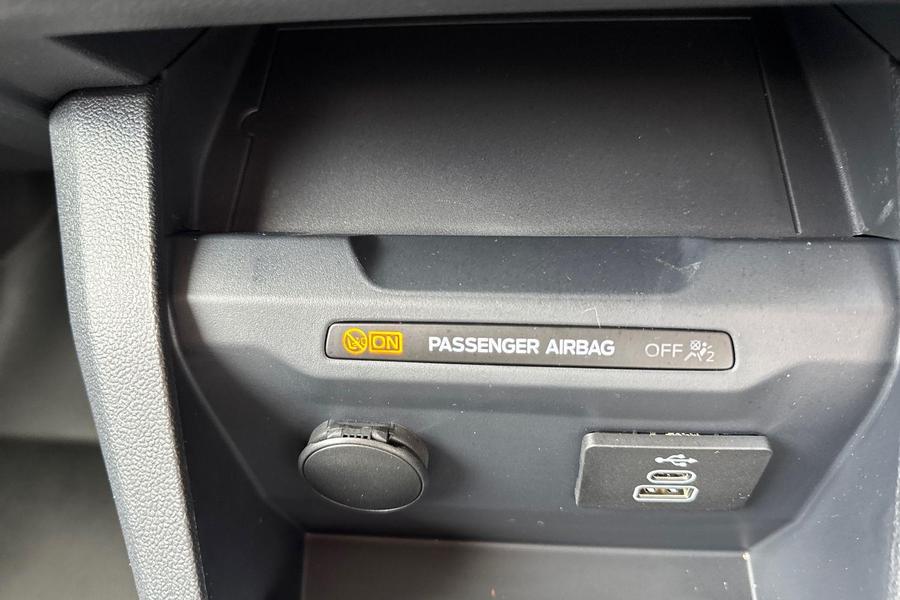 Ford TRANSIT COURIER Photo 215553d3-ddf6-4b14-8e7b-b6d595880932.jpg