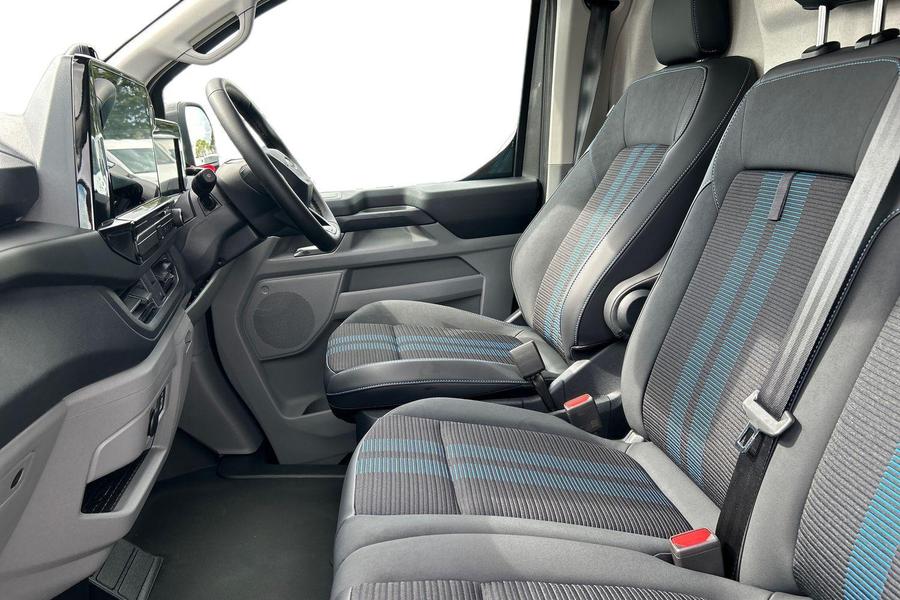 Ford TRANSIT CUSTOM Photo 215ce2df-0858-48ca-b85b-786bf387a158.jpg