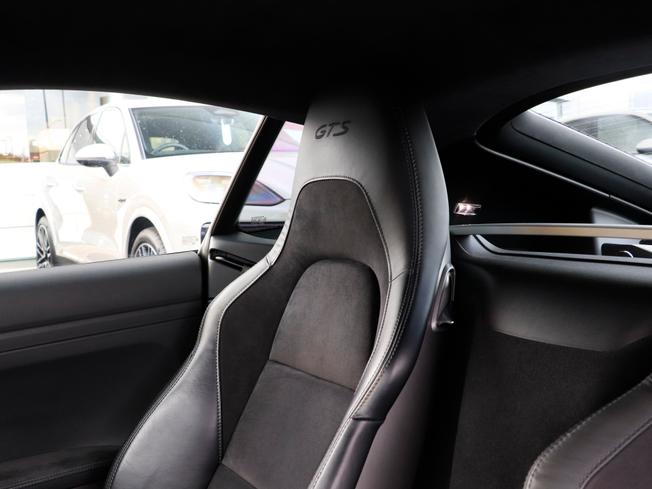 PORSCHE 718 Cayman Photo 31