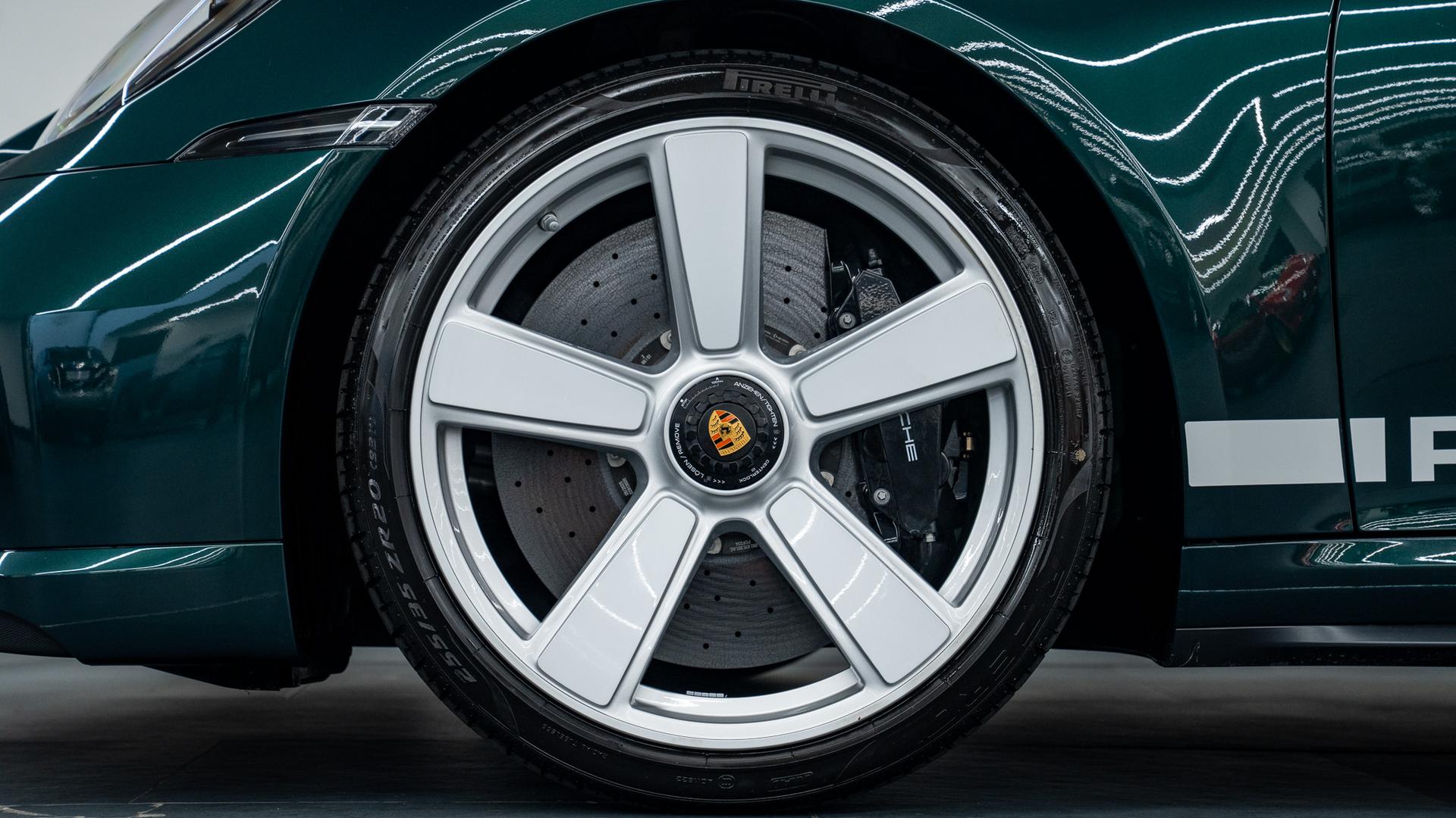 Porsche 911 Turbo S Photo 216d495d-8185-4aaf-8950-f15a9176c9ea.jpg