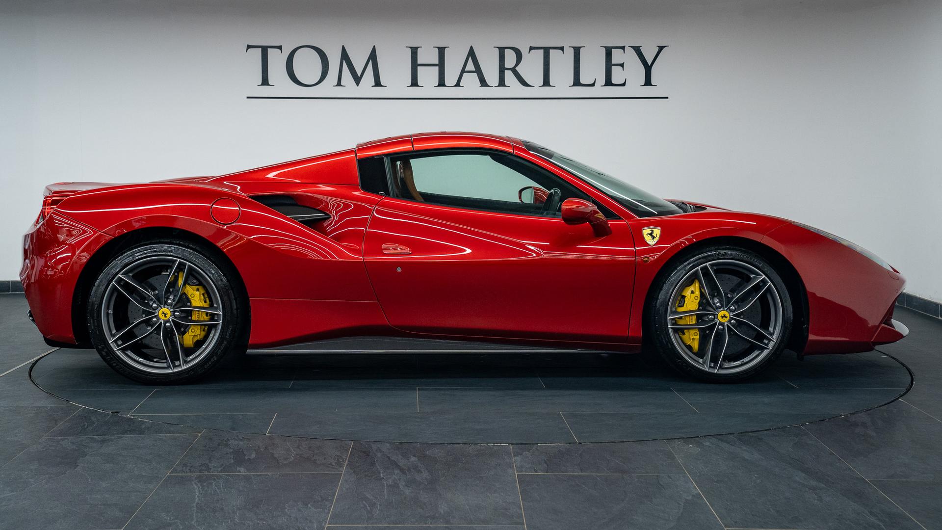 Ferrari 488 Photo 21a0602f-4353-48d7-82c3-0fe48fed8f6d.jpg