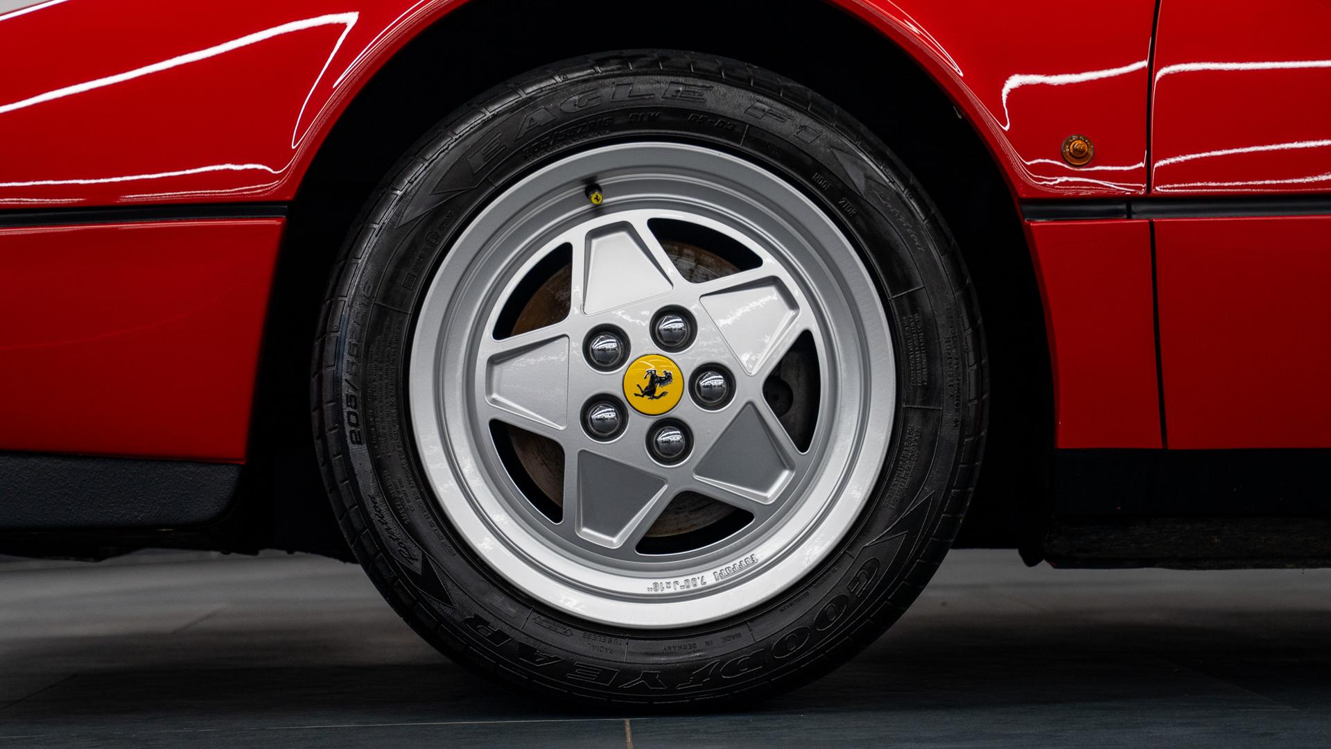 Ferrari 328 Photo 21a4c751-009f-4c7c-8792-d1fe062bf32d.jpg