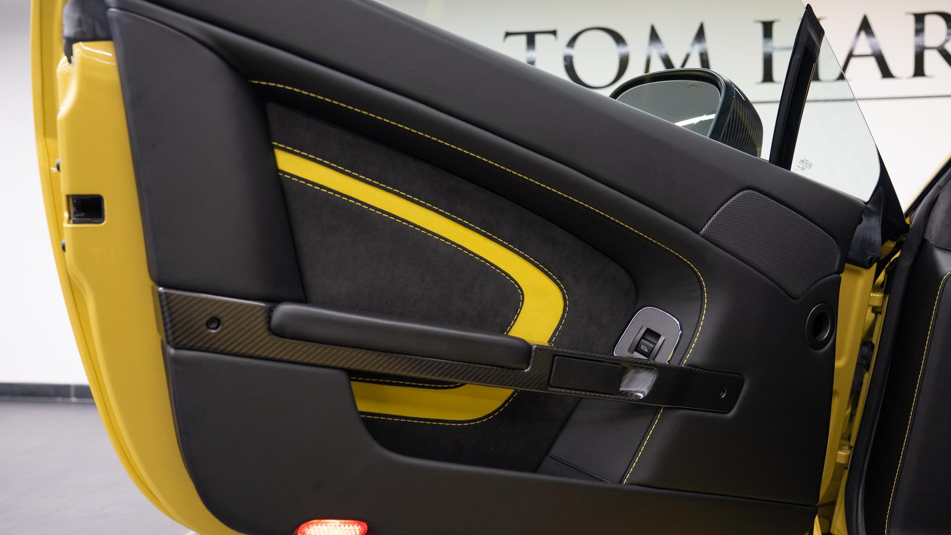 Aston Martin Vantage Photo 21a5b9d4-1f96-4941-a4c2-5a83f2510ef3.jpg