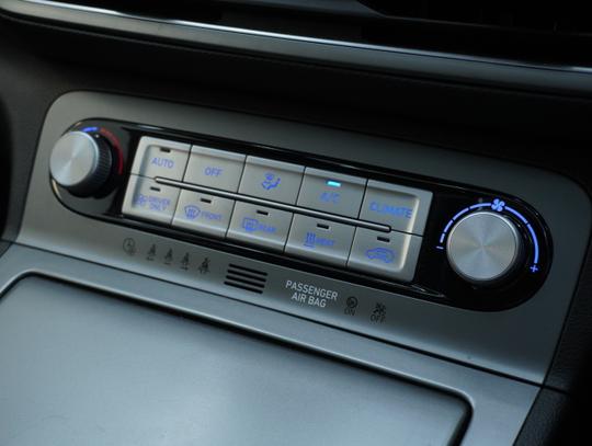 Hyundai KONA Photo 21b15cb5-5109-4c4d-9c25-338072df1c8a.jpg