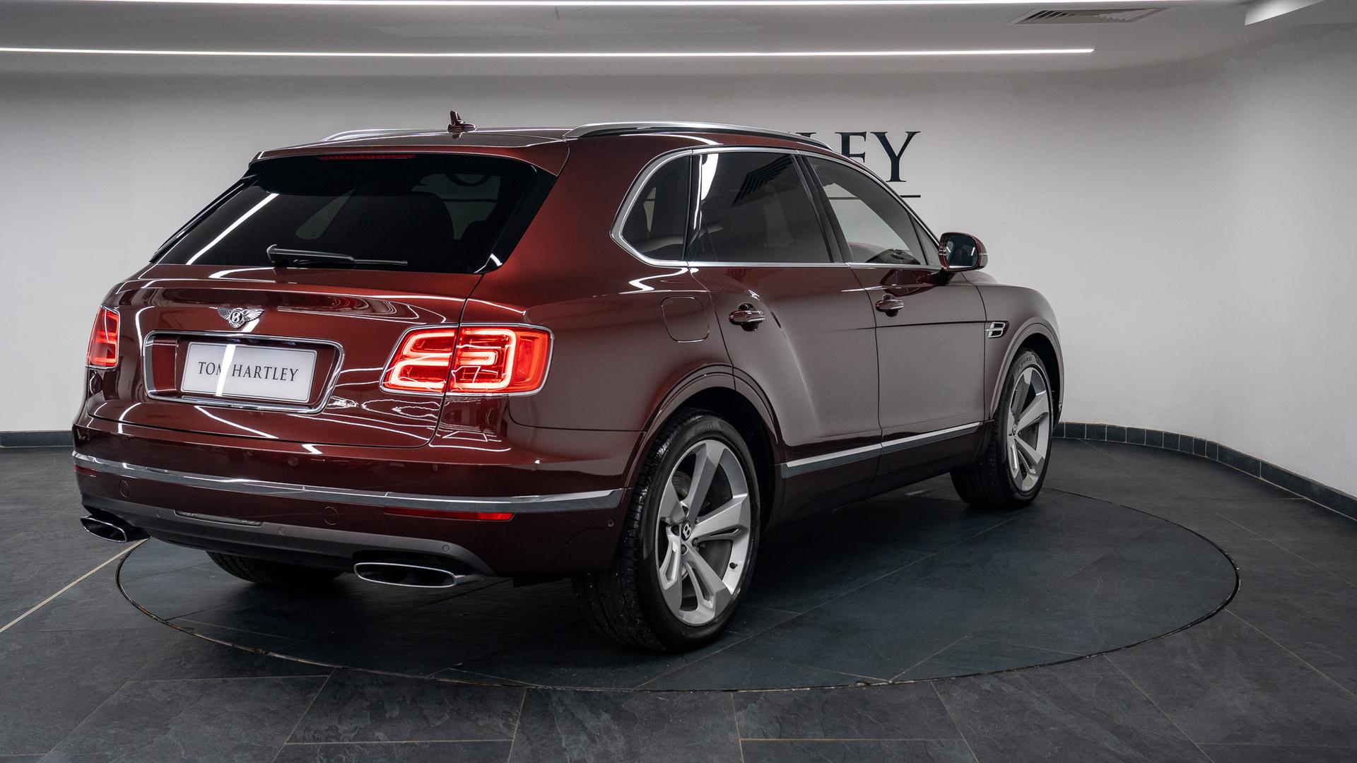 Bentley Bentayga Photo 21d72dc8-a395-4763-983c-673e7b5e7167.jpg