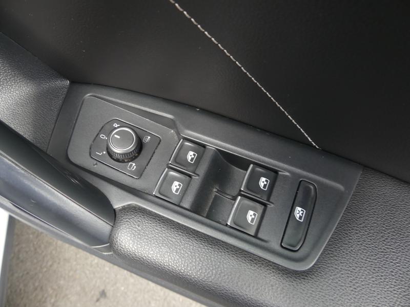 Volkswagen Tiguan Photo 22089c5e-08d3-4ddf-8f37-3060b7945a0f.jpg