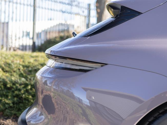 PORSCHE Taycan Photo 47