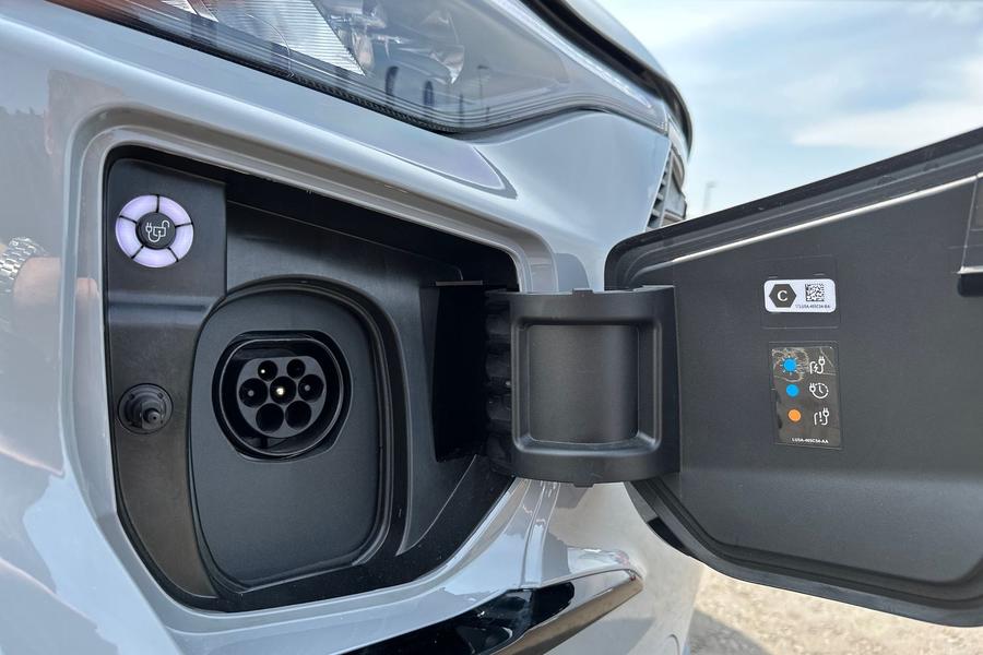 Ford TRANSIT CUSTOM Photo 2215f024-7615-436e-bd1f-9252d52e57b2.jpg