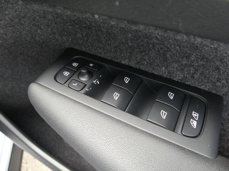 Volvo XC40 Photo 2218235b-b8b8-4831-bc19-8c1b068fd3dc.jpg