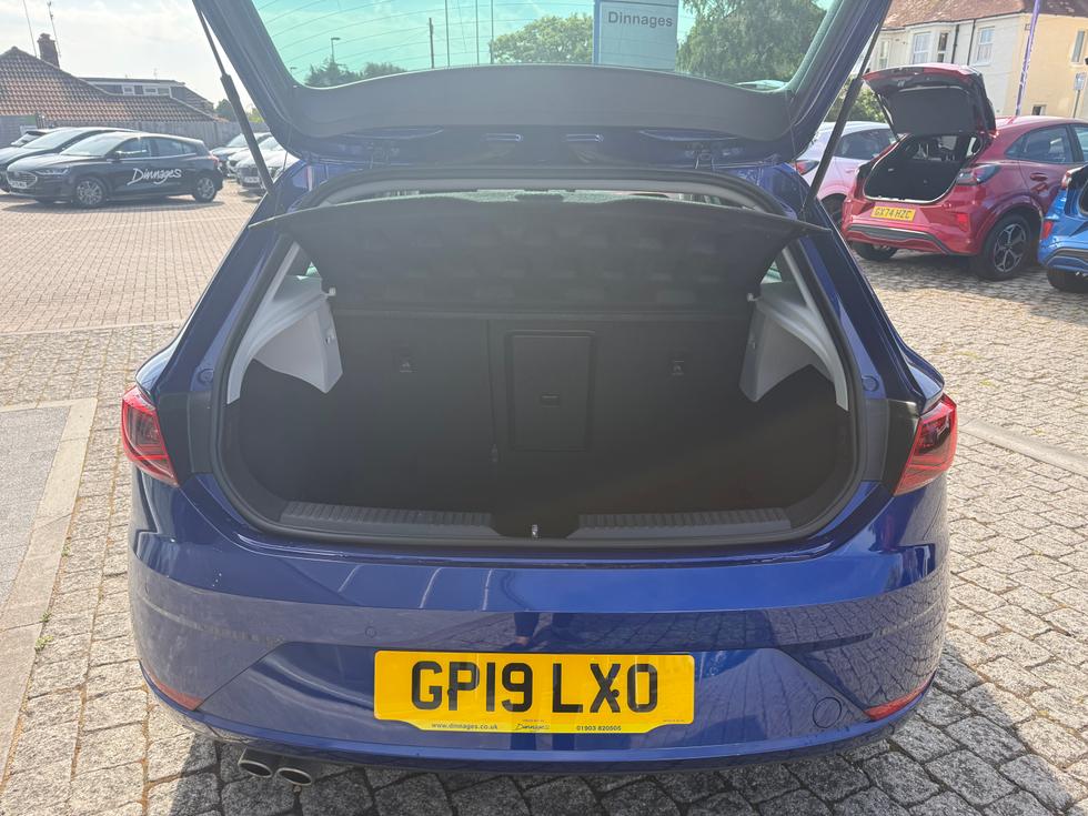SEAT Leon Photo 22211883-5070-4372-b3f9-cb238d7883f8.jpeg