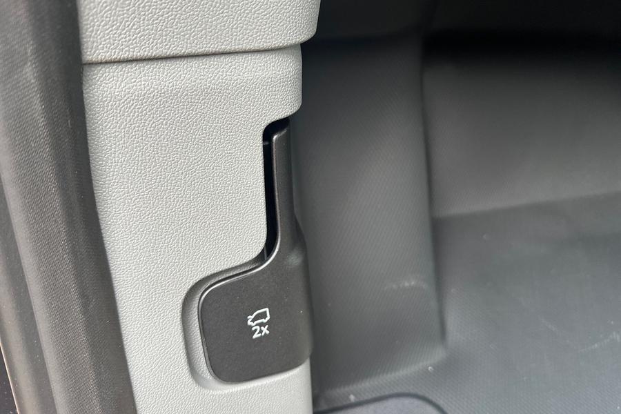 Ford TRANSIT CUSTOM Photo 22286d2c-9b5c-40d5-8cc1-27322a23b324.jpg