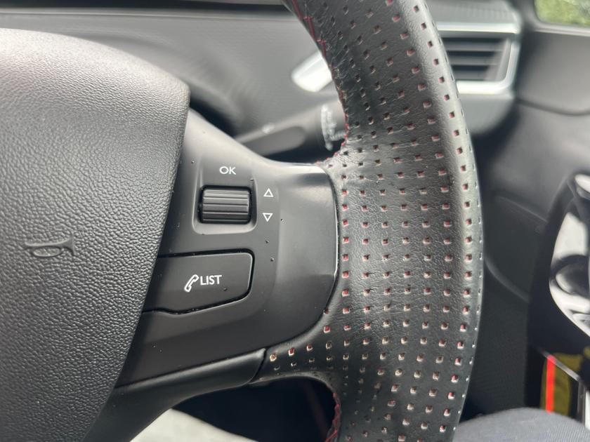 Peugeot 2008 Photo 222ef2e9-e683-4a4f-b2e2-8faef07a57b8.jpg