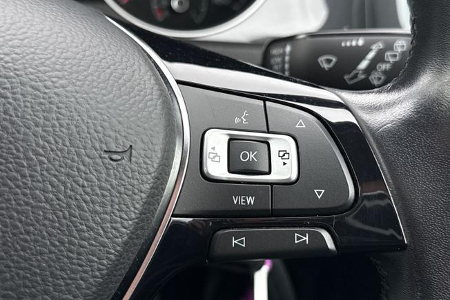 VOLKSWAGEN Golf Photo 17