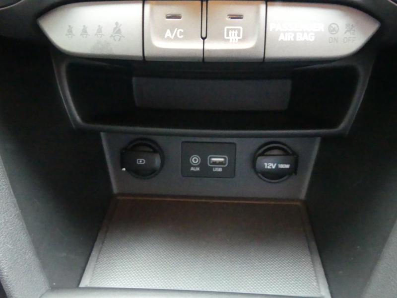 Hyundai KONA Photo 223c4f8e-64f7-48d1-8f78-3d229b30edea.jpg