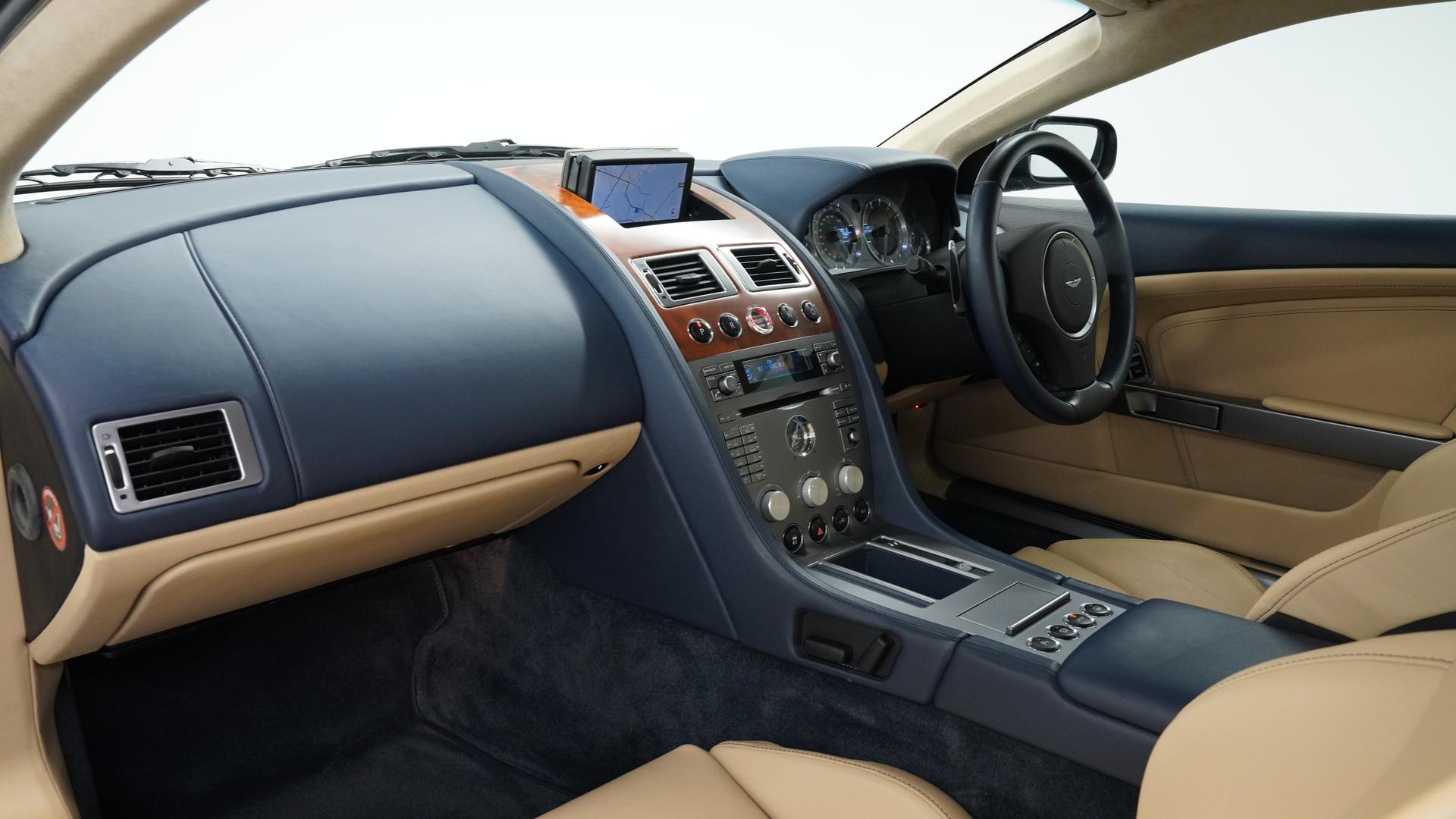 Aston Martin DB9 Photo 223eaee7-ecc4-4b5e-96f5-682fd745d511.jpg