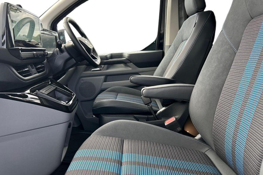 Ford TRANSIT CUSTOM Photo 225215a9-768e-41a3-a719-8ff661e35cbe.jpg