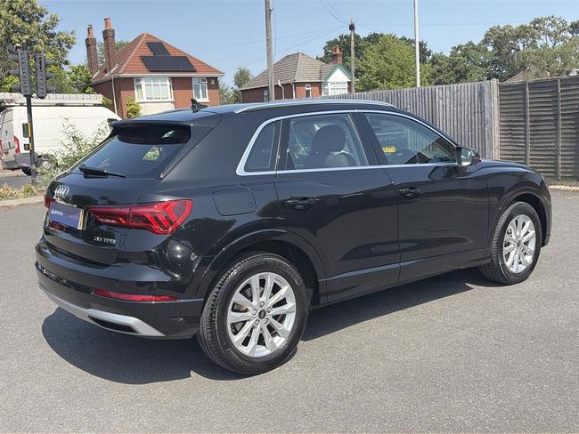 Audi Q3 Photo 225d6f7c-1948-4004-8775-e2f0ea84496a.jpg