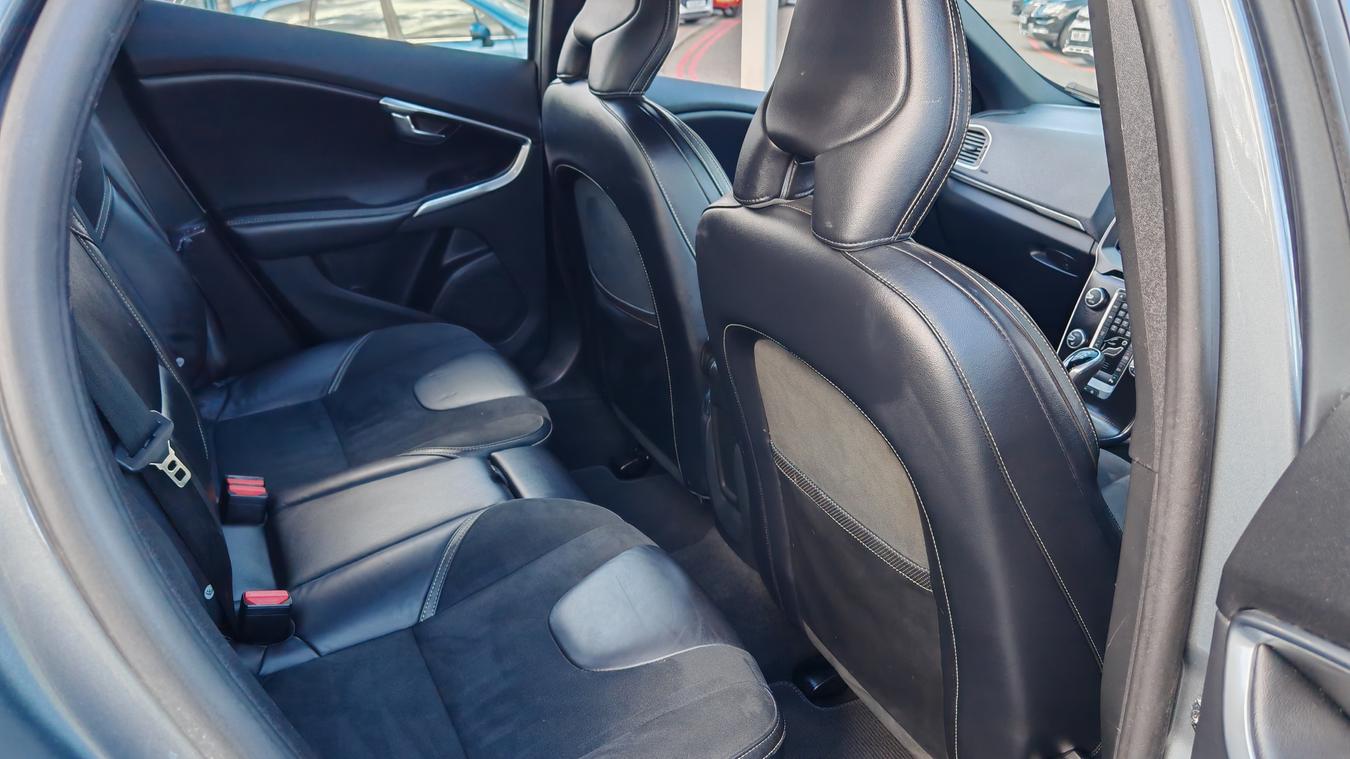 Used Volvo V40 EO66TKE 14