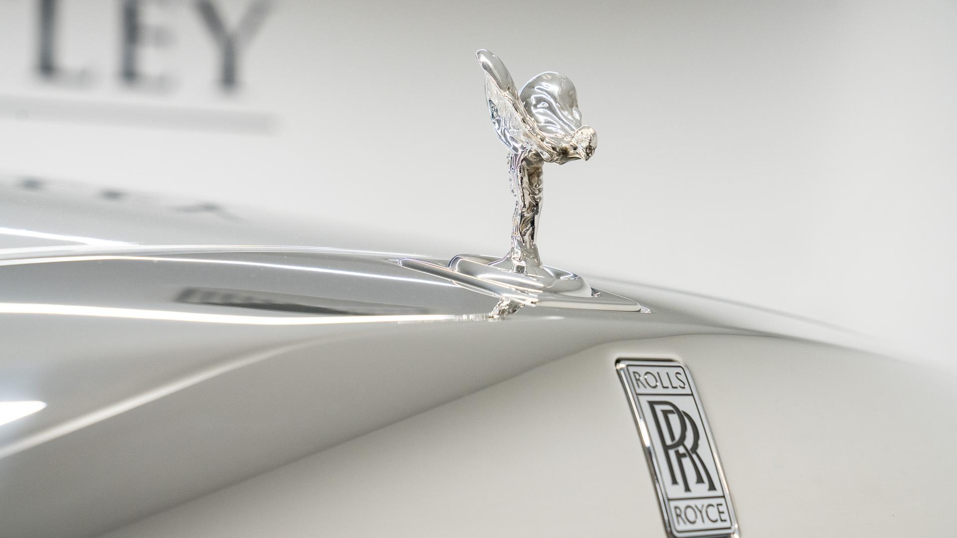 Rolls-Royce Phantom Photo 22708620-c0c5-4c1d-ab2a-0a756696b1a7.jpg