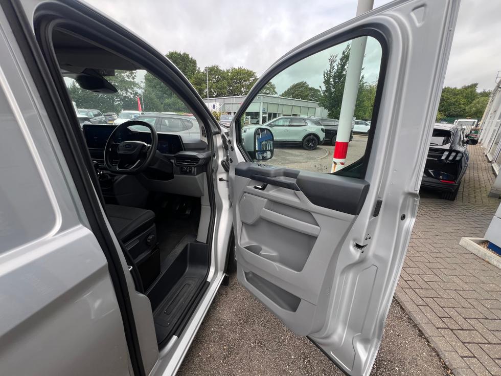 Ford Transit Custom Photo 22821fb1-620b-42de-936a-94551054f8db.jpeg