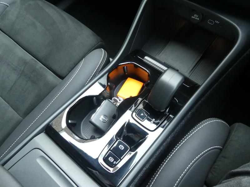 Volvo XC40 Photo 2288352d-1039-4a95-87d0-1ff8365dc8ab.jpg
