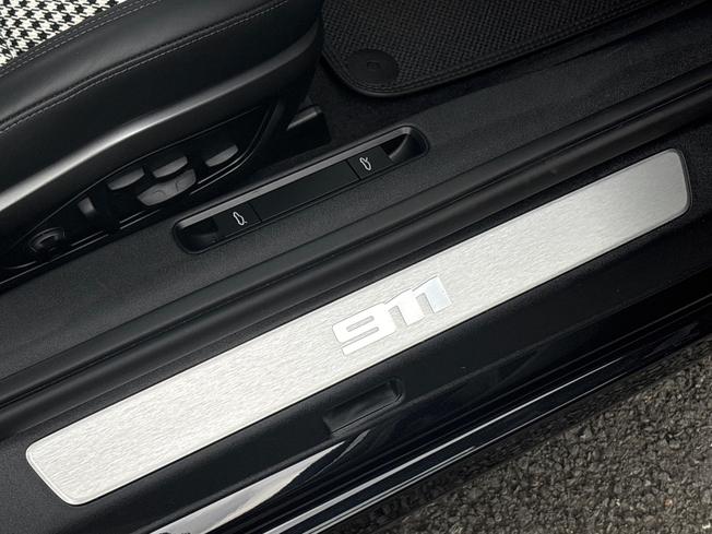 PORSCHE 911 Photo 36