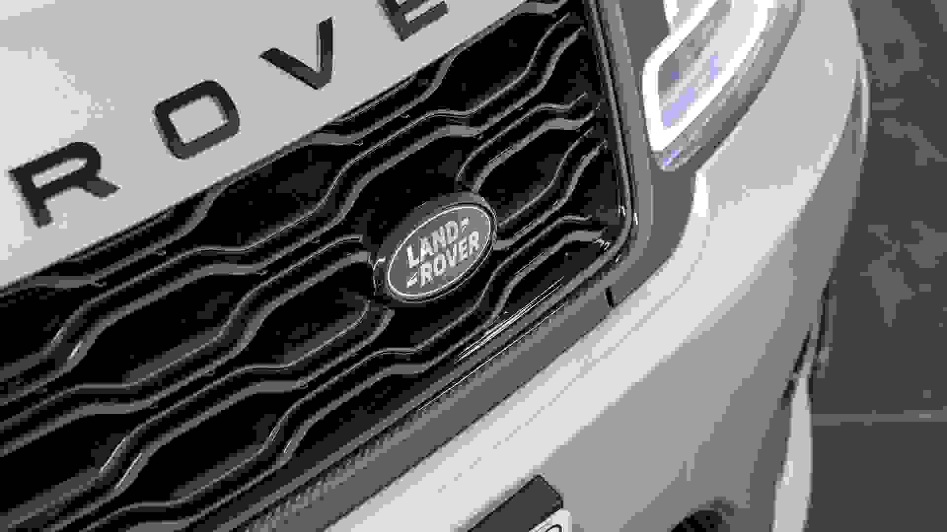 Land Rover Range Rover Sport Photo 22936635-e2e3-448e-8e13-6162ecf02521.jpg