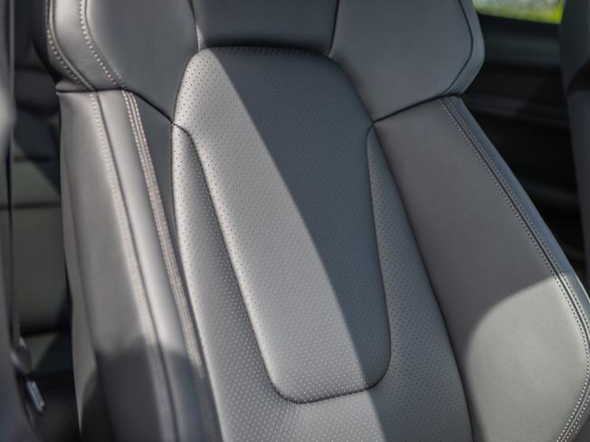 PORSCHE Taycan Photo 11