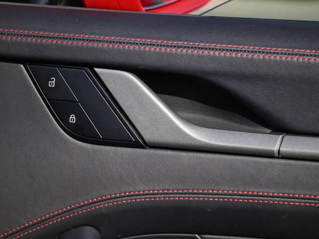 PORSCHE 911 Photo 16