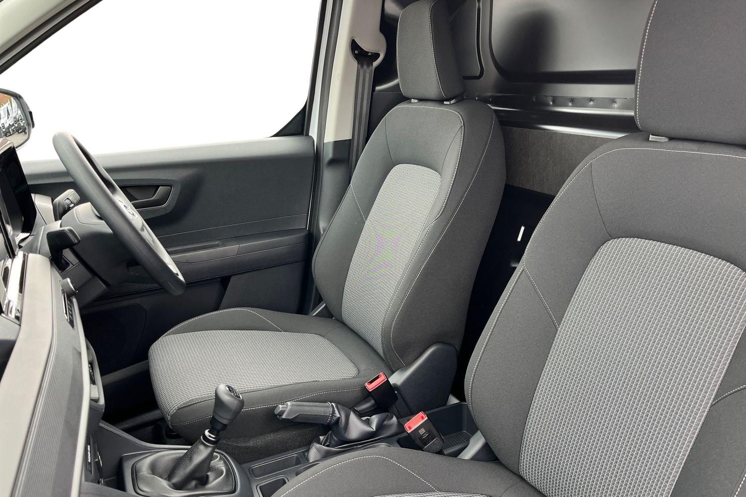 Ford TRANSIT COURIER Photo 10