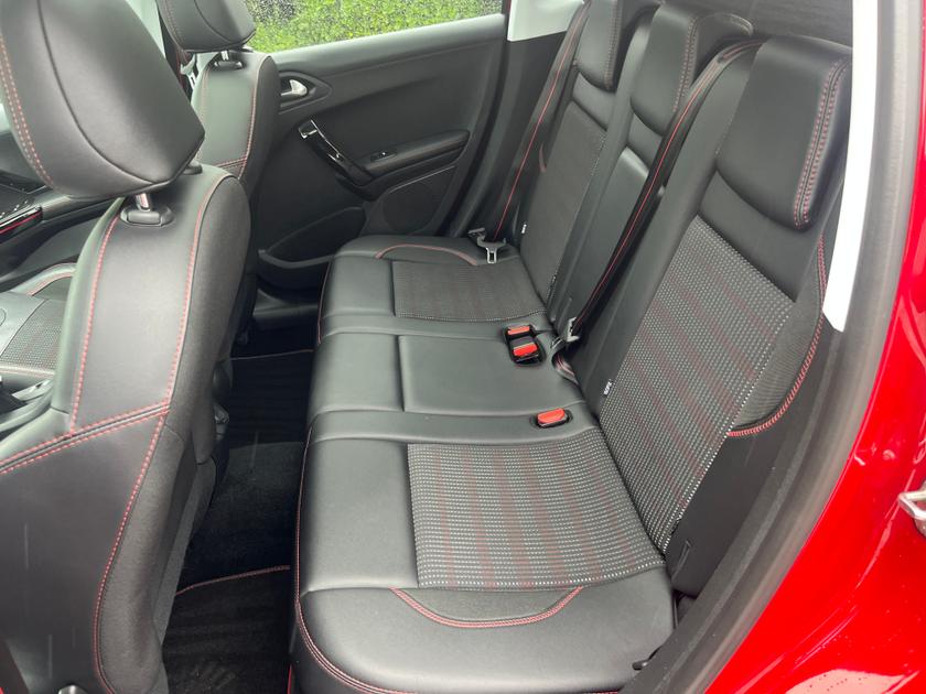 Peugeot 2008 Photo 22ab00d2-be92-4570-bd4b-efd773fcac8e.jpg
