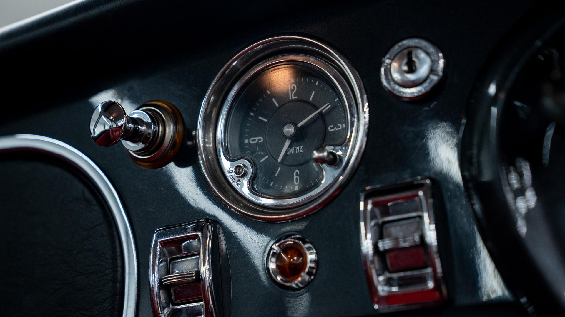 Aston Martin DB5 Photo 22e0011d-a3d7-4cb7-a0f5-c2debae4e730.jpg