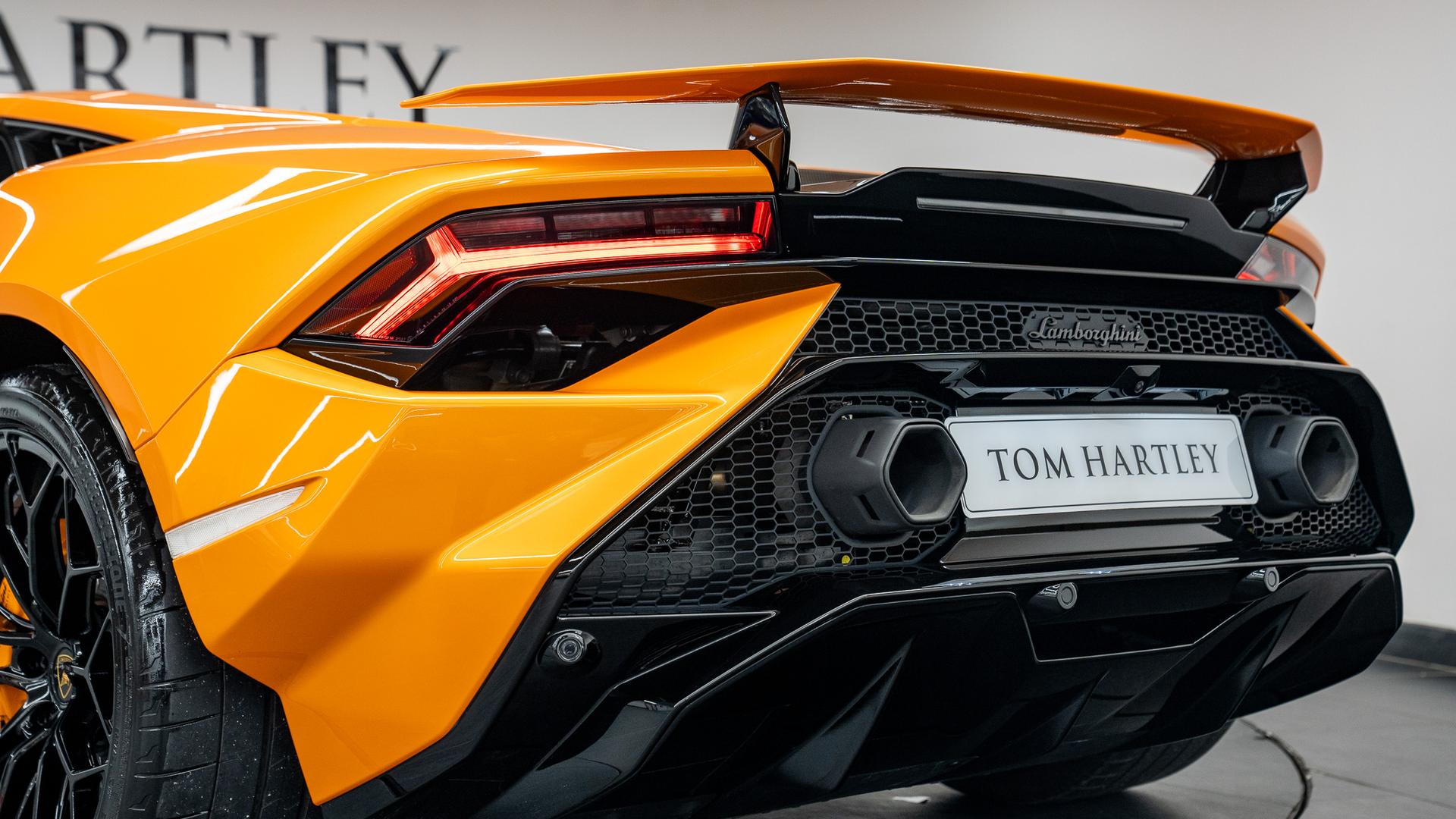 LAMBORGHINI Huracan Photo 22e167f5-eb4d-4a25-b60b-2b4276a77b21.jpg