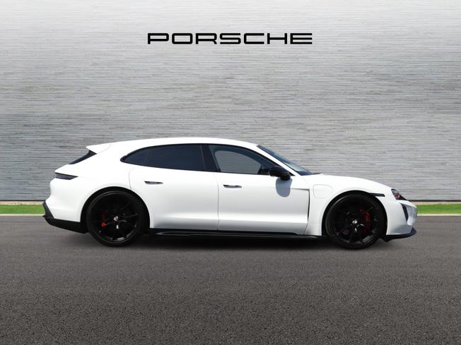 PORSCHE Taycan Photo 3